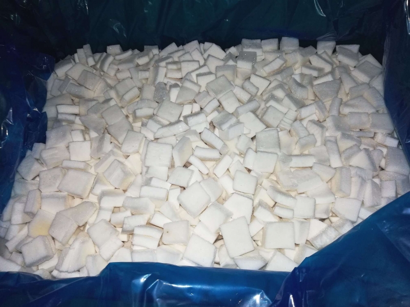 Мякоть кокоса кубики замороженная от производителя из Вьетнама купить дёшево оптом по низкой цене