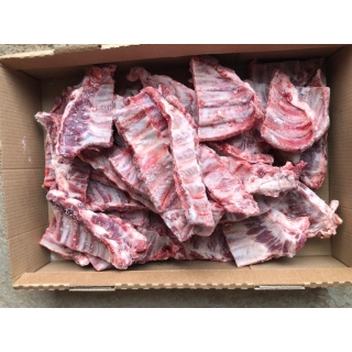 Ребро свиное (лента) замороженное купить оптом в Москве по ценам производителя ООО «Мясной Двор»